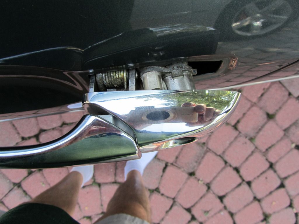 300C door handle coming off! 300C door handle coming off!