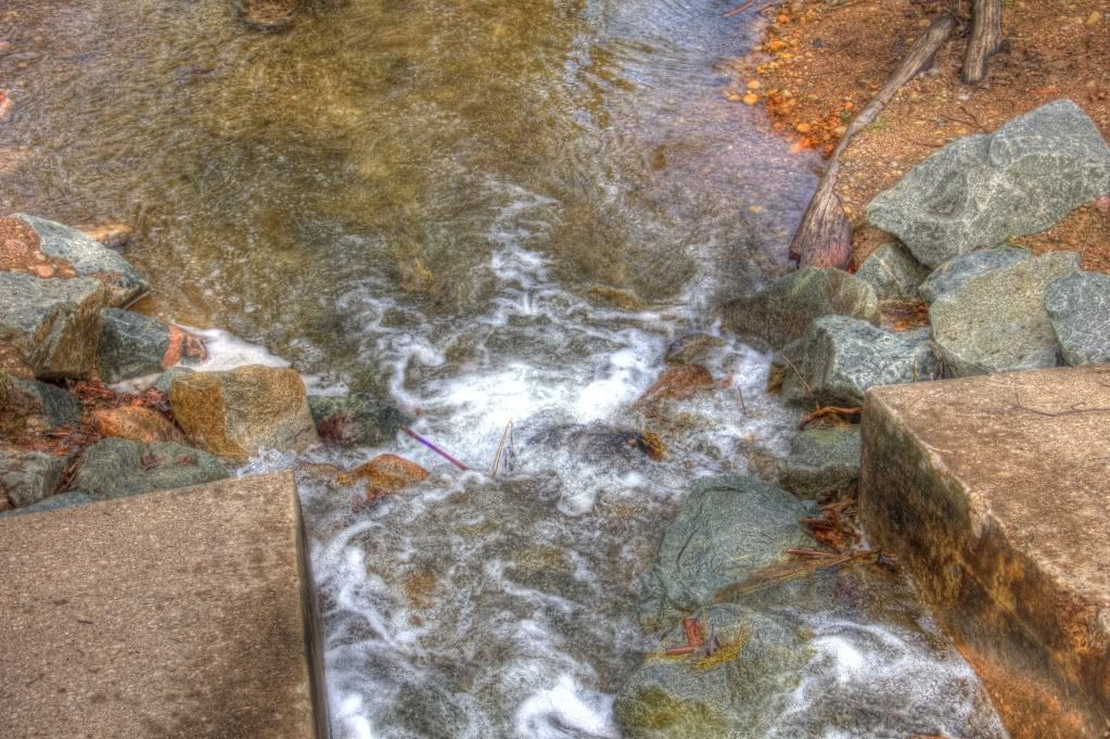 IMAGE: http://i1028.photobucket.com/albums/y347/Mr_Tuscani03/HDRwaterPM.jpg