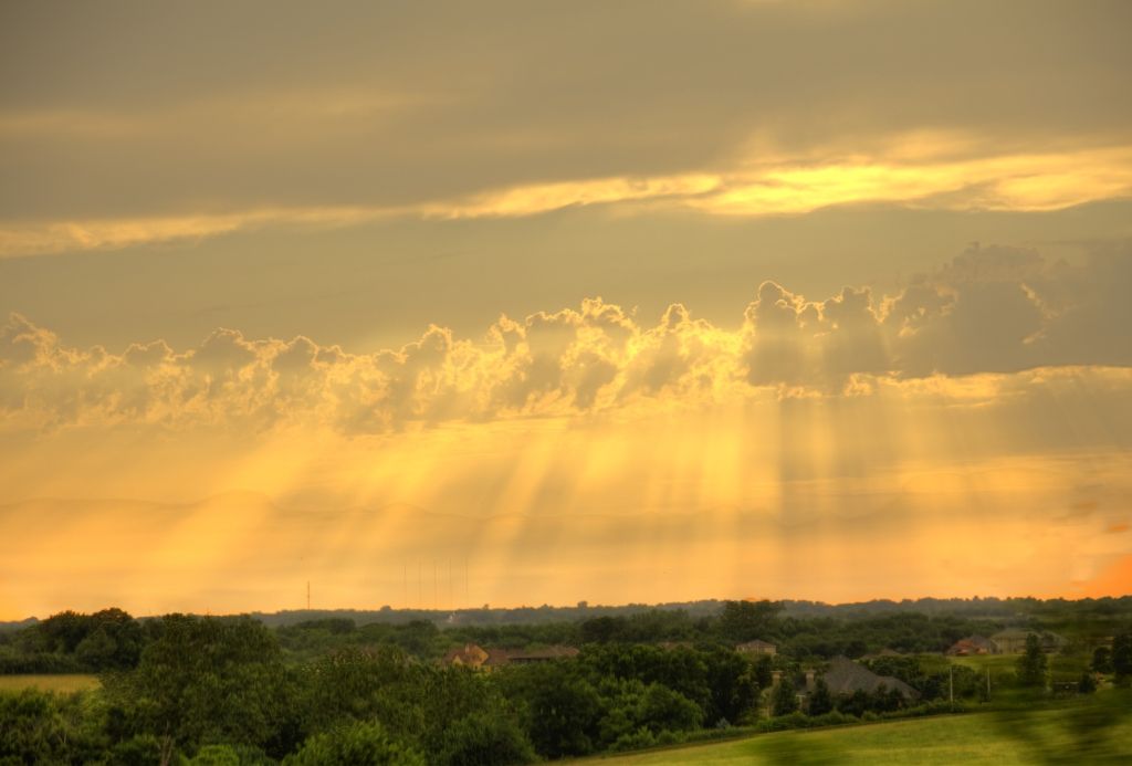 IMAGE: http://i1028.photobucket.com/albums/y347/Mr_Tuscani03/Sunset.jpg