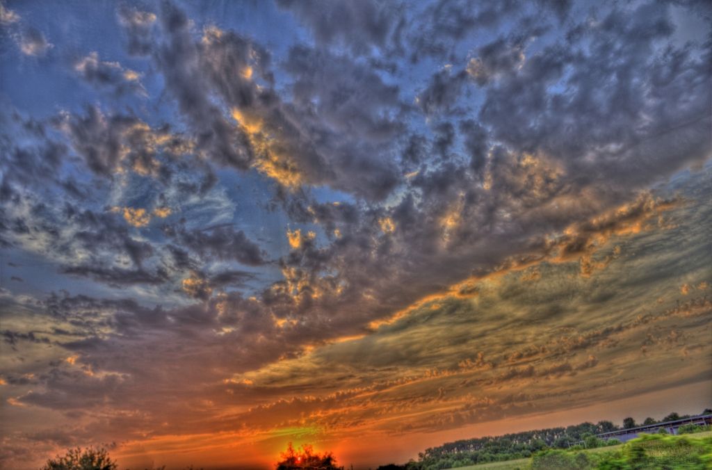 IMAGE: http://i1028.photobucket.com/albums/y347/Mr_Tuscani03/Sunset2.jpg