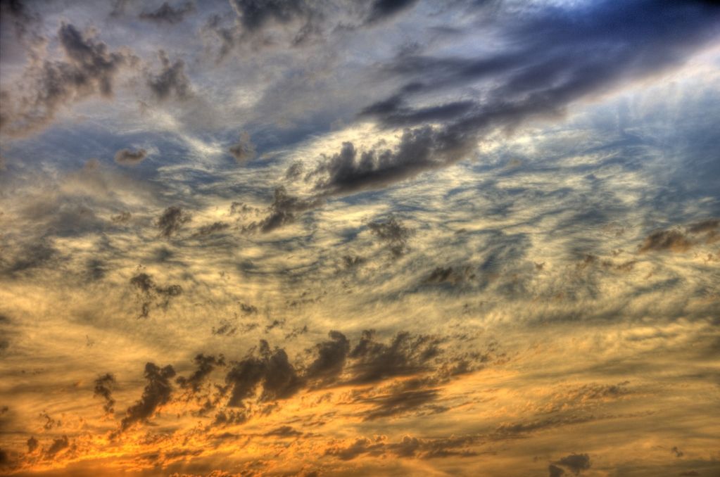 IMAGE: http://i1028.photobucket.com/albums/y347/Mr_Tuscani03/sunsetandclouds.jpg