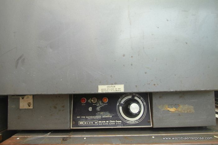 BLUE M DRY TYPE BACTERIOLOGICAL INCUBATOR model 200A  