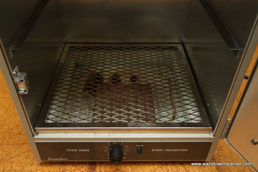 THERMOLYNE TYPE 19200 OVEN INCUBATOR  