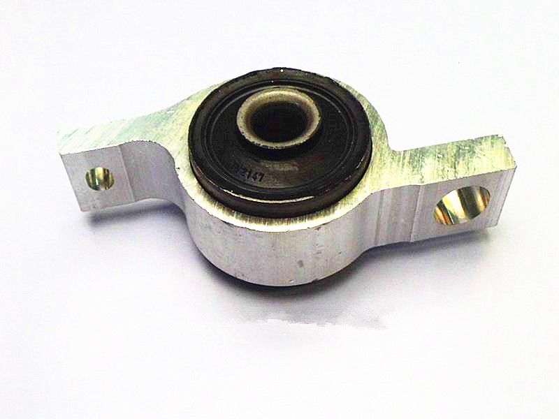 NEW RIGHT FRONT LOWER CONTROL ARM REAR BUSH FOR LEXUS IS250 250C IS350